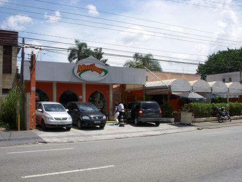 比較的裕福な地域にあるアラブ（レバノン系）の食料雑貨店