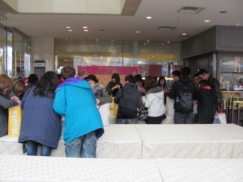 袋の中味は何だろうな…