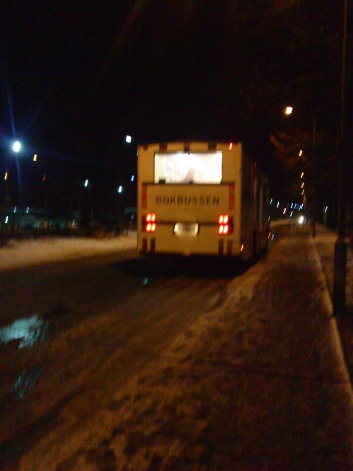 バスの後ろにBOKBUSSENと書かれています
