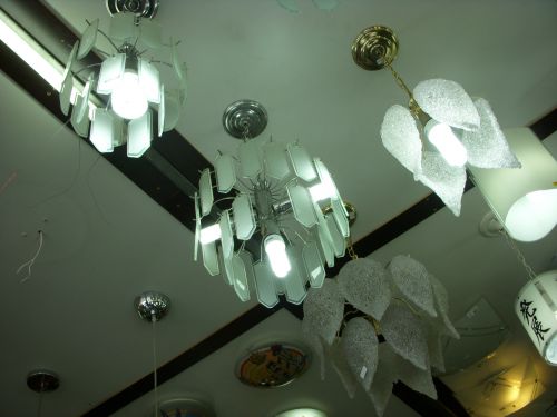 電気工具店で販売されている蛍光灯を差し込んだ照明器具