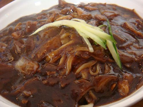 韓国で人気のある中華料理のひとつ、ジャジャンミョン