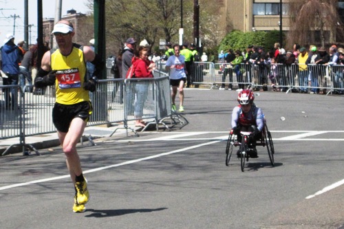 車椅子の部の選手も、健常者と一緒にコースを走る