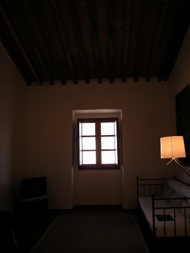 メインの電気がないこともあるポルトガルの室内