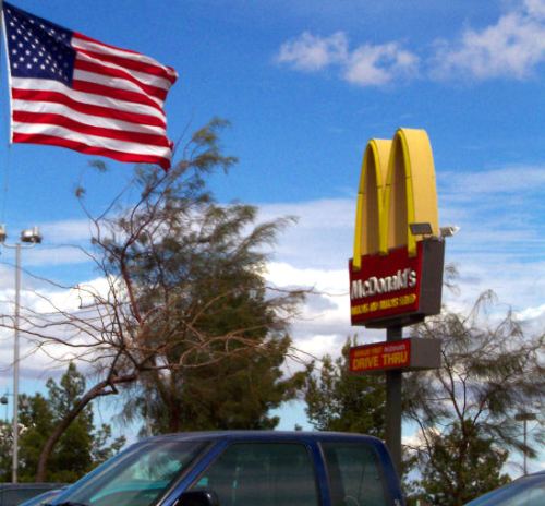 ドライブスルーで有名なマクドナルド