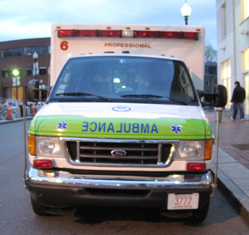 スペルミス？　救急車の前面に書かれた文字