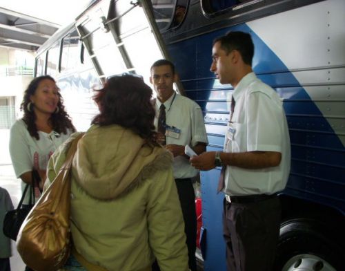 長距離バスの乗車前の風景