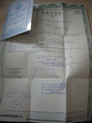 ブラジルで生まれた人が持っている出生証明書