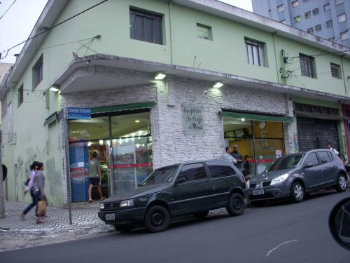 早朝から営業しているバール兼パン屋さん