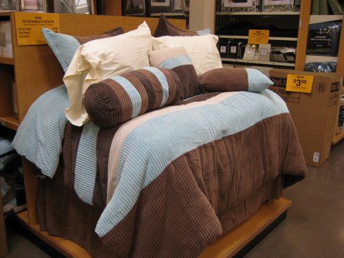 安眠のために欠かせないものは、ベッド、枕、そして…