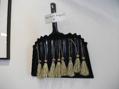 大きさ、値段ともお手軽。お土産にオススメはマグネット