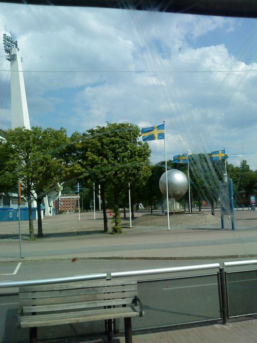 市街中心部にも国旗が並んで掲げられています