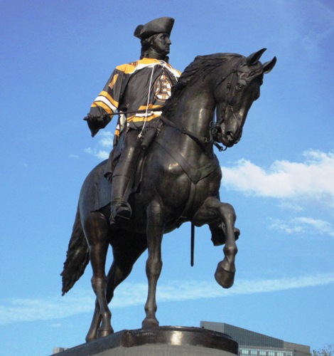 ワシントンの銅像も、ブルーインズのユニフォームを！
