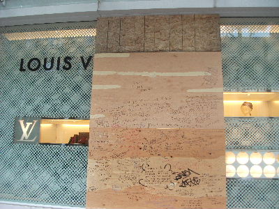 ルイヴィトンも襲われました