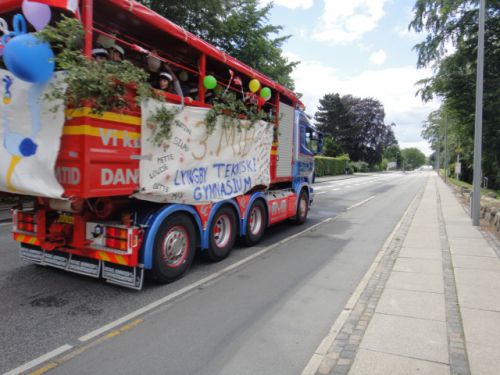 こちらは派手なトラック