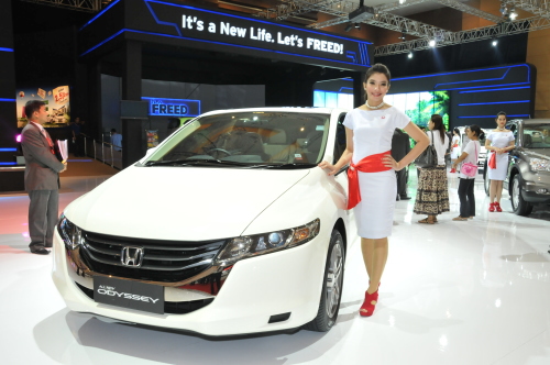 ホンダのブースで展示されている自動車