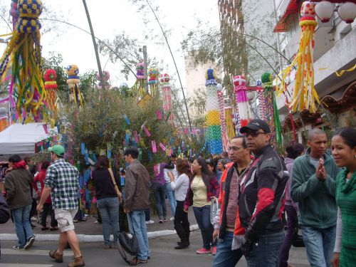 東洋人街の第30回七夕祭りの一風景