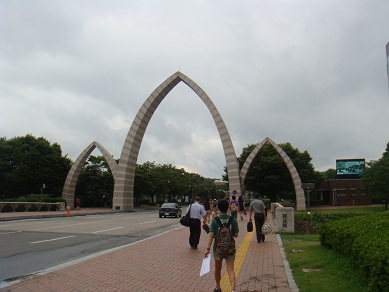 国立キョンサン大学正門