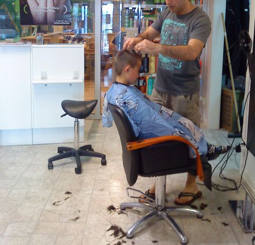 プレイランド内に設置されている子ども向けのfrisör、料金は高くなりますが大人の利用も男女とも可能です