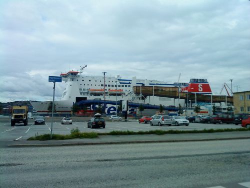 ステナラインのターミナルに泊まる船、ヨーテボリ市街地から電車で約15分ぐらいです