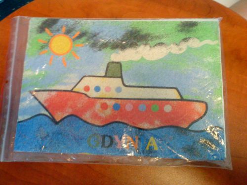 ステナラインはスウェーデン東部から、先日旅したポーランド北部のグディニアへの便も出ています。港のマーケットで、子どもの頃によく遊んでいた砂絵を見かけたので懐かしさのあまりに買い、息子と二人でステナラインをモチーフに作りました。（作品はこのように、黒い雲が出てきて「雨の降りそうなグディニアに泊まるステナライン」になりました）