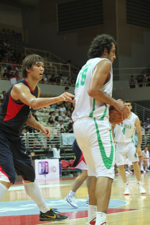 ハ・ソンジン選手（左）とハメド・ハダディ選手（右）