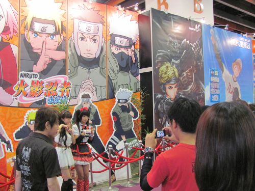 コスプレしたスタッフには、写真撮影の人達が集まりました