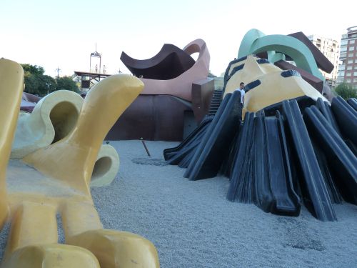 全身を使って上ったり下ったり。ガリバーの中に住む住人になっているようだ。