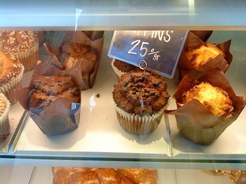 カフェに並ぶマフィン。他のケーキに比べると甘さも控えめなので、これなら日本のケーキが食べ慣れている方にもおすすめです