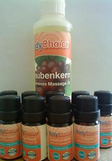 マッサージオイル、スウェーデン式マッサージでは香りを用いないことが一般的ですが、もともと軽い香りのついたオイルを使っているサロンもあります。「Villanelle」では精油をブレンドし、お好みの香りで施術をお受けいただけます。