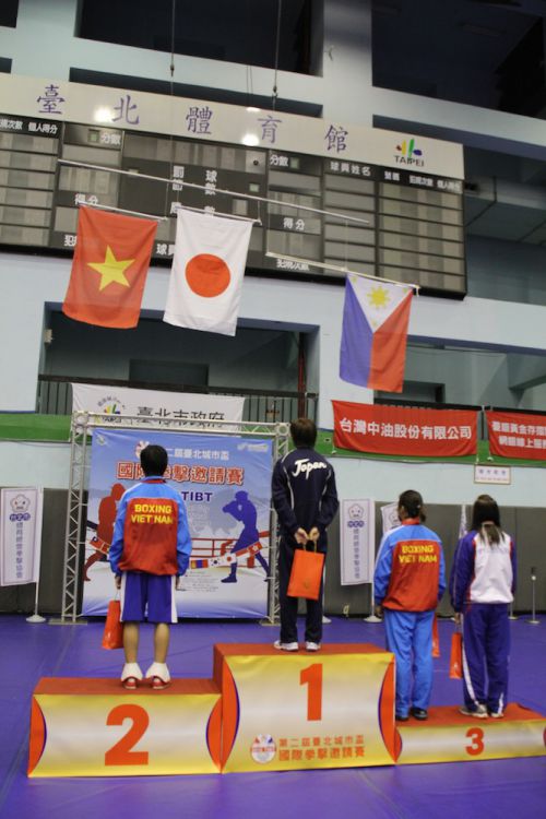 女子ライト級の表彰式より