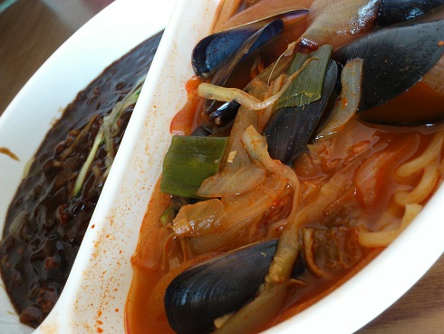 韓国中華料理の２大人気メニュー「ジャジャンミョン（左）」と「チャンポン」