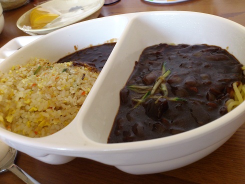 チャーハンにもジャジャンミョンと同じソースが…