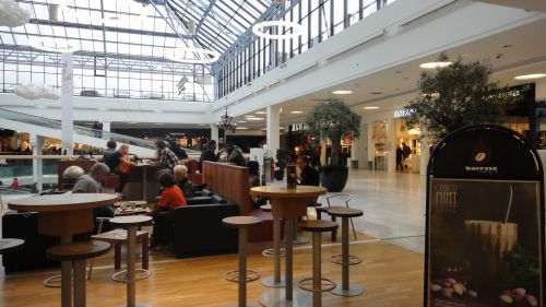 カフェもお店もやってる！