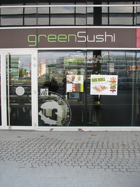 GreenSushiのウィンドウの目立つ印字