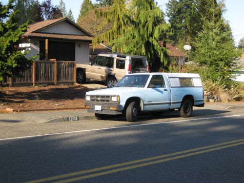 郊外のせいか、我が家の周りには車を複数所有する家庭が多いです。1台は敷地内、もう1台は道路が駐車場という家もあるようです
