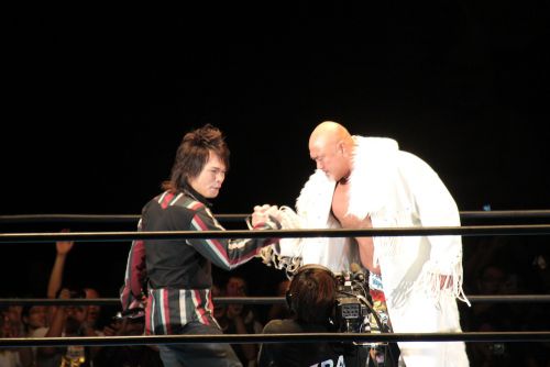 最後はがっちり握手！