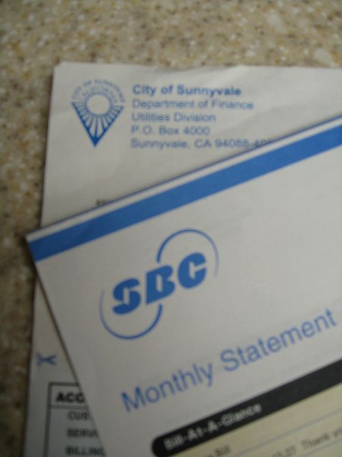 学校への登録の際、住民票がないため、ガス代や電話代などの領収書をだして、居住を証明します