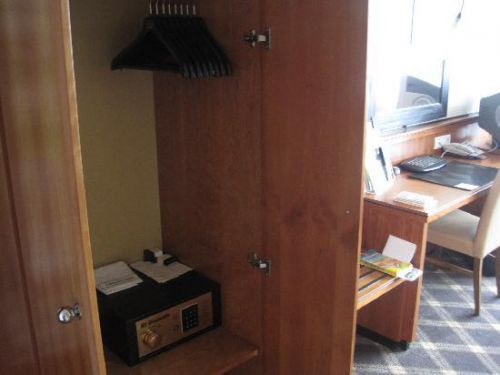 文字通りの箪笥預金･･･貯金？