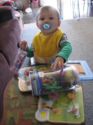 クリスマスプレゼントにとセンターから提供されたおもちゃ