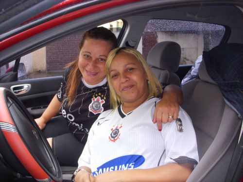 コリンチャンスファンのブラジルの女性たち