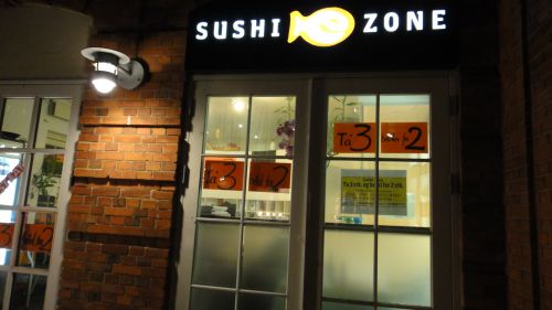 SUSHI ZONE　Take away の店なのでカジュアル