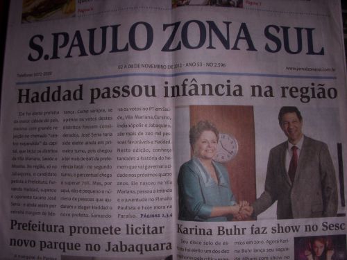 サンパウロ市内で地域ごとに発行されているフリーの新聞。11月の一週目にはジルマ大統領と握手する次期サンパウロ市長アダッジ氏が一面を飾る。
