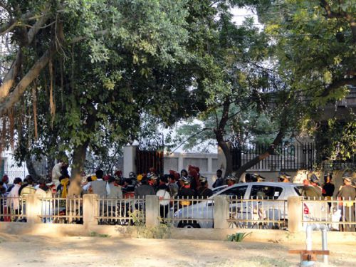 騒々しさに野次馬根性の私は驚きの連続