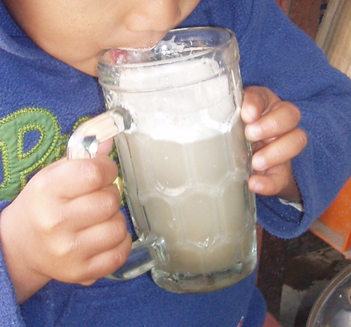 上唇に泡がついてひげ爺さんに