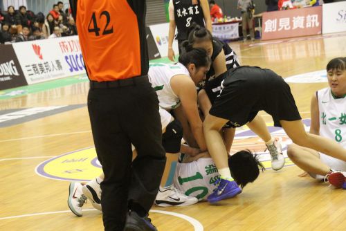 北一女の準決勝リーグ最終戦は、激しい試合に