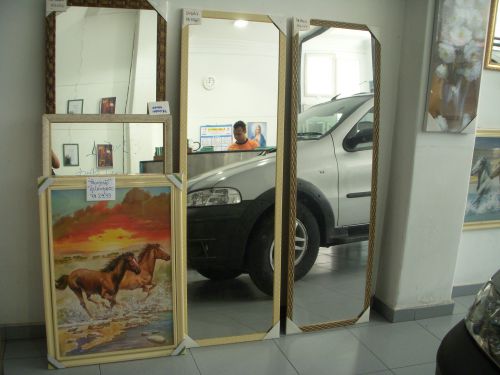 鏡屋さんで販売されている鏡