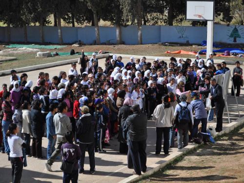 閉会式　みんなの頑張りを称え、一人ひとりに賞が贈られる