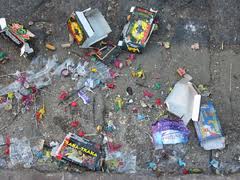 友達や家族が集まるとペダルドで盛り上がるこの時期のバレンシア。後片付けもしっかり徹底したいものです。