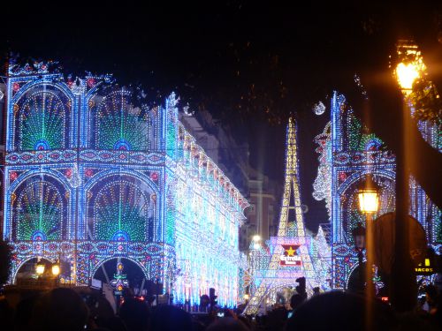 イルミネーションもとてもキレイです。20時からライトアップが始まります