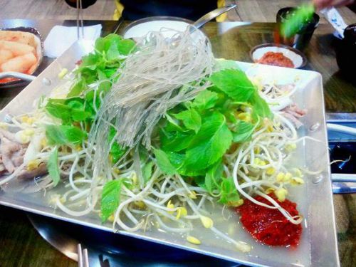 スンデ専門店でのスンデを使った炒め物